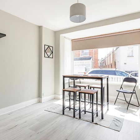 Snug Central Belfast Home, 2 Minutes From Ormeau Park! Exterior photo