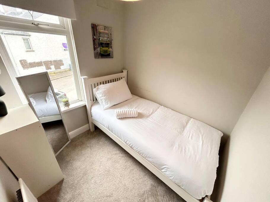 Snug Central Belfast Home, 2 Minutes From Ormeau Park! Exterior photo