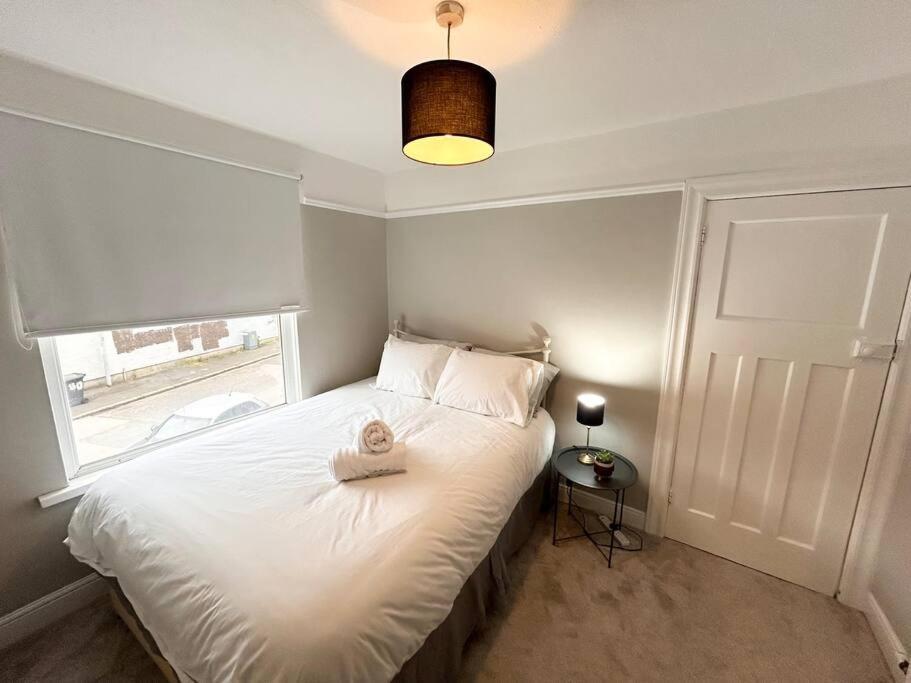 Snug Central Belfast Home, 2 Minutes From Ormeau Park! Exterior photo