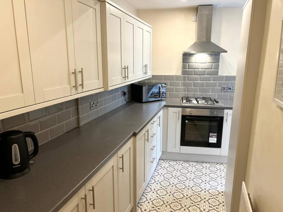 Snug Central Belfast Home, 2 Minutes From Ormeau Park! Exterior photo