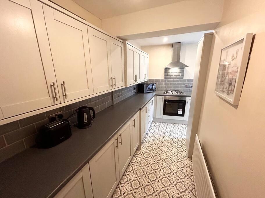 Snug Central Belfast Home, 2 Minutes From Ormeau Park! Exterior photo