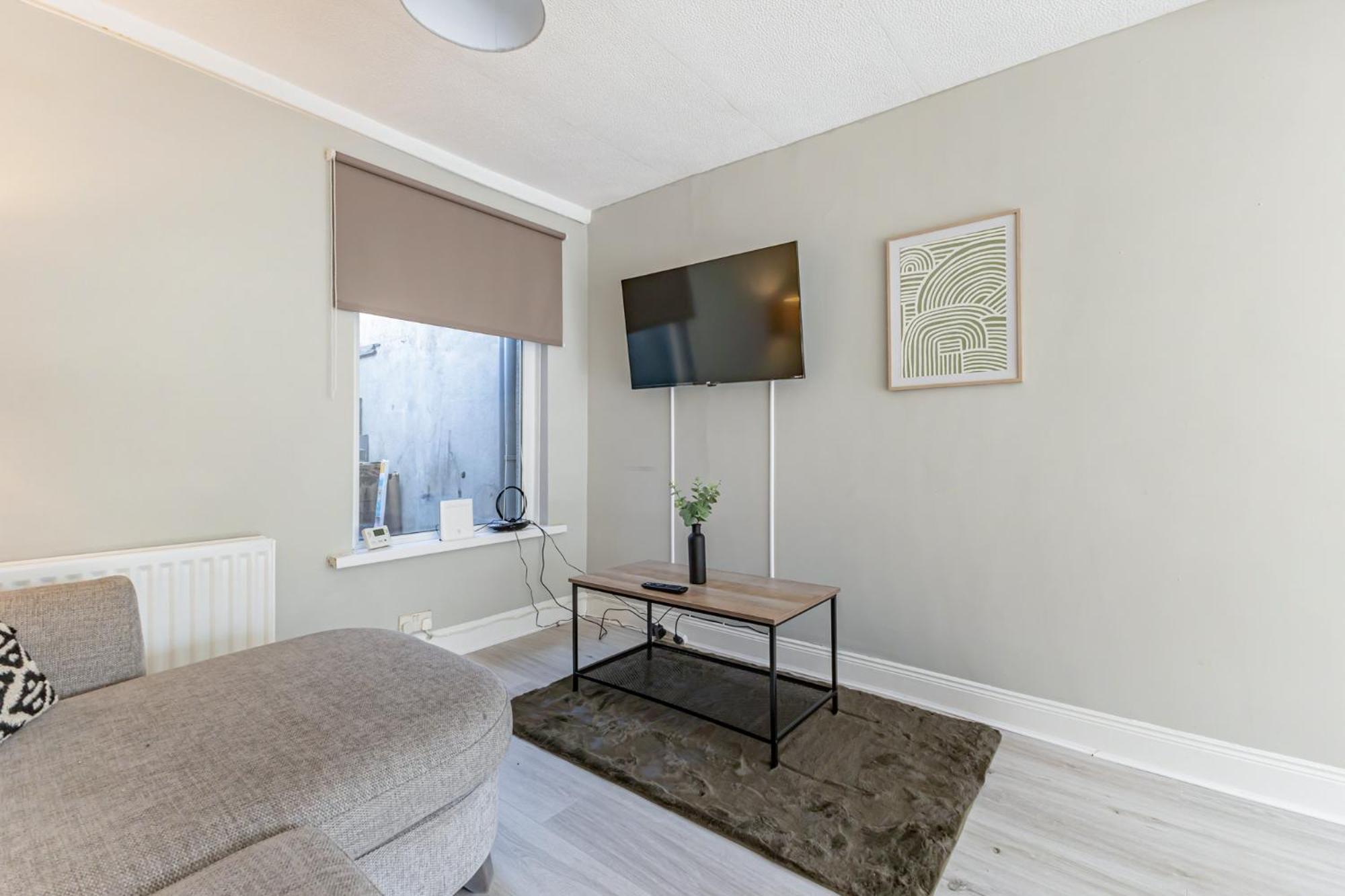 Snug Central Belfast Home, 2 Minutes From Ormeau Park! Exterior photo